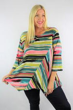 Load image into Gallery viewer, Plus Size 3/4th Sleeve Round Neck Printed Top
